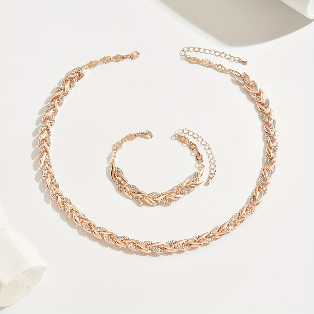 Lisa Elegant glass fish tail set with crystals
