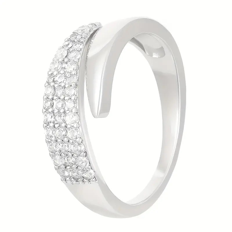 Elegante gouden ring met sprankelende stenen
