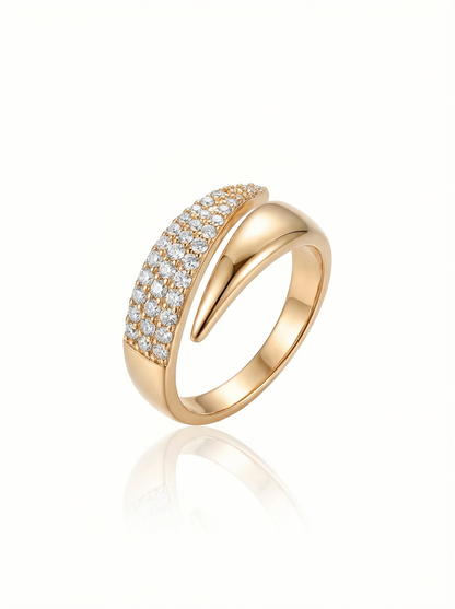 Elegante gouden ring met sprankelende stenen