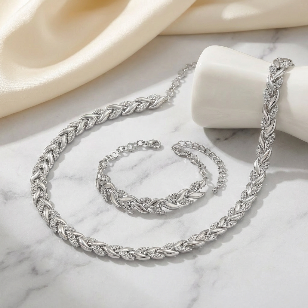 Lisa Elegant glass fish tail set with crystals